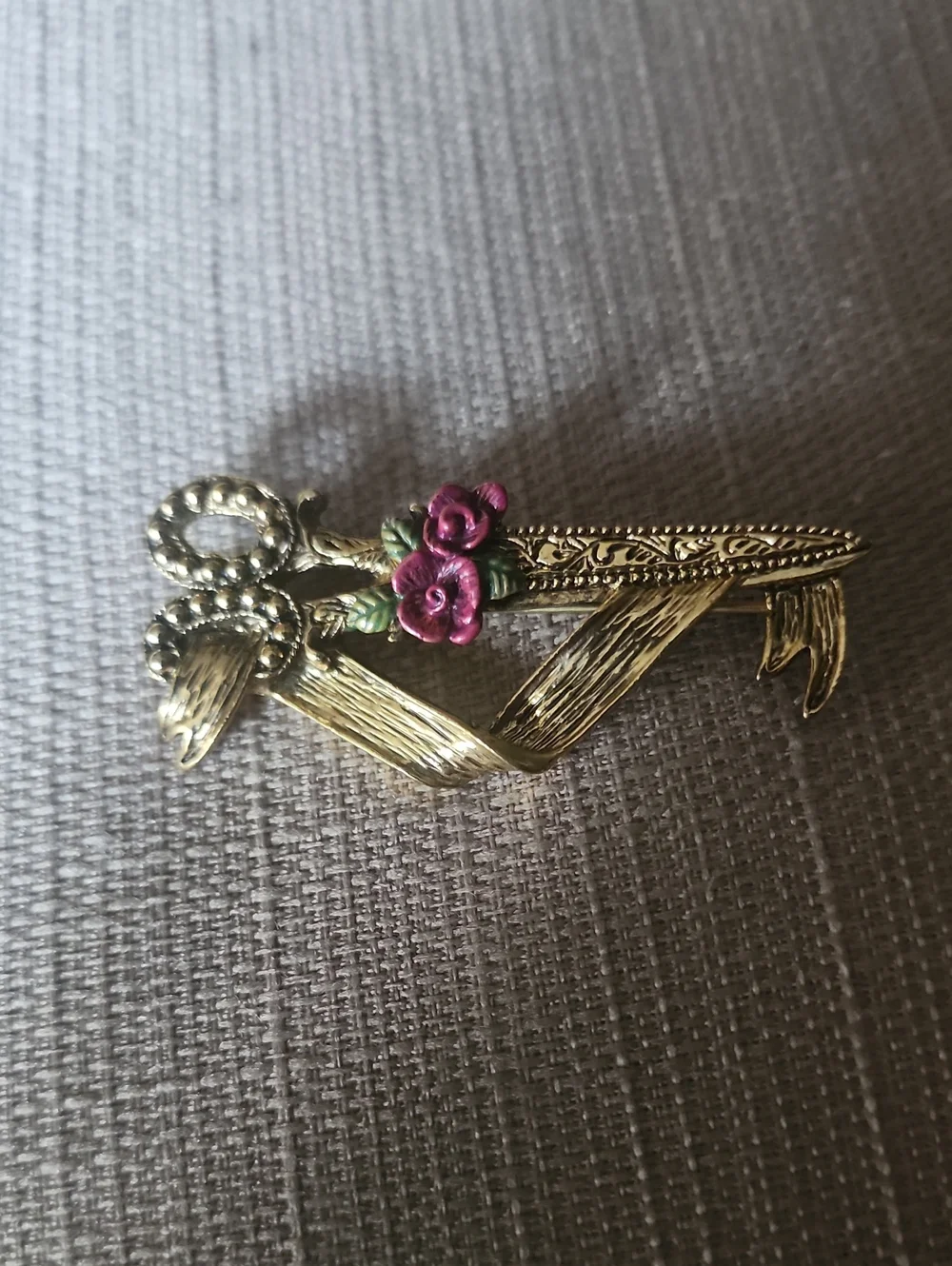 Vintag 1928 Co. Gold Scissors and Shears Floral Brooch, Preloved In EC